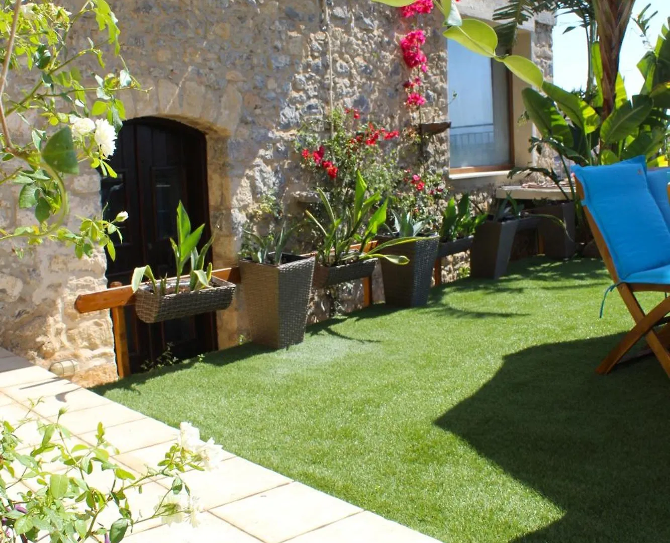 Elia Woodstone Houses 0*, Elia (Crete)